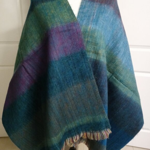 Artisanal Alpaca blend Shawl multicolor handmade in Ecuador,assortment of Colors - Picture 11 of 16